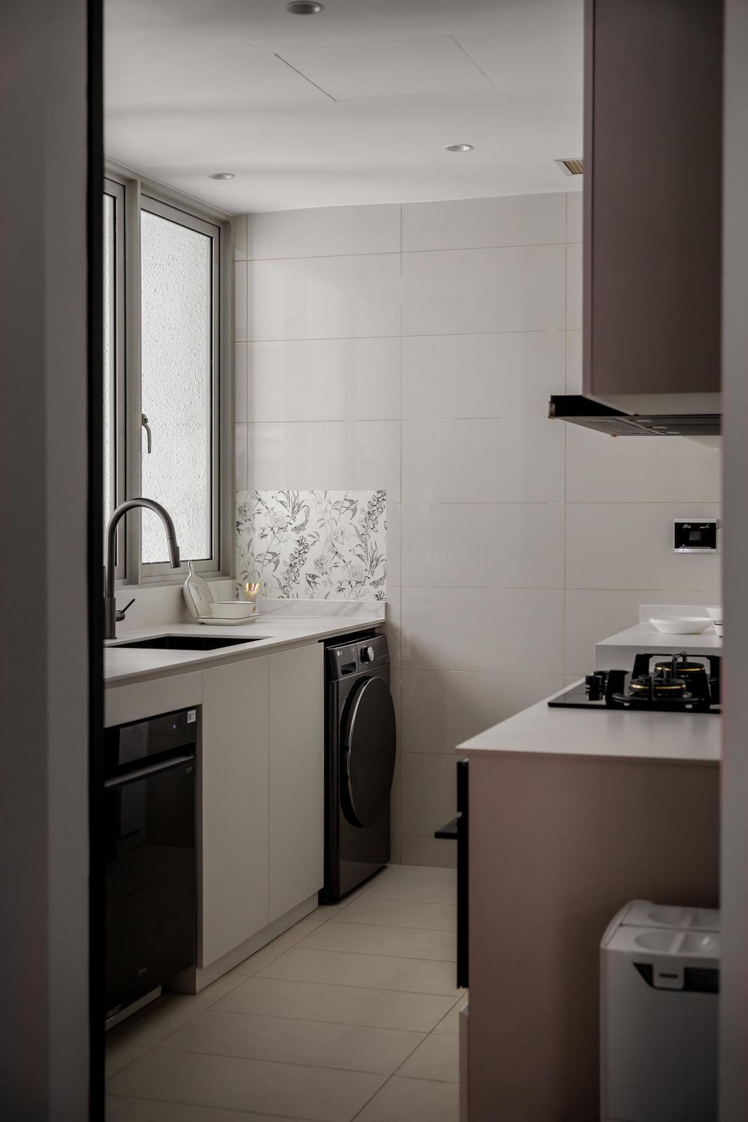 Mono & Muse Condominium renovation in Caspian, view 6